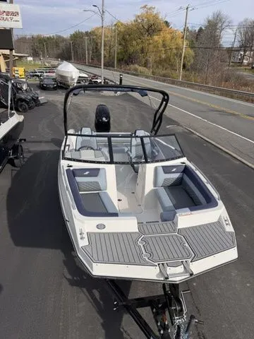 The Image of Starcraft SVX OB 210 DC OB w/200hp and Trailer 2026 - 1
