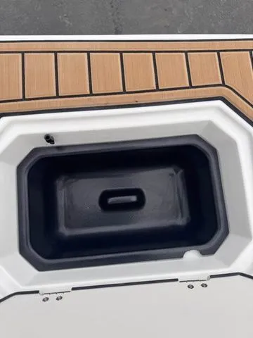 Slide: The Image of Starcraft SVX OB 230 DC OB w/250hp and Trailer 2026 - 37