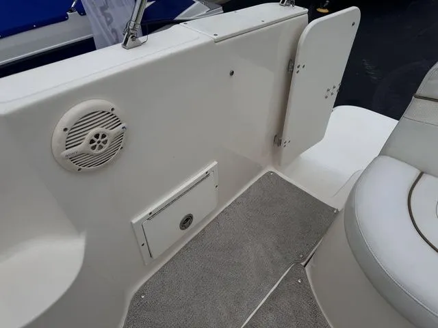 Slide: The Image of Rinker Fiesta Vee 270 2005 - 27