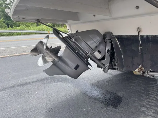 Slide: The Image of Rinker Fiesta Vee 270 2005 - 8