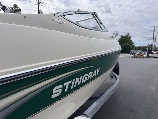 Slide: The Image of Stingray 200CS/CX 2002 - 18