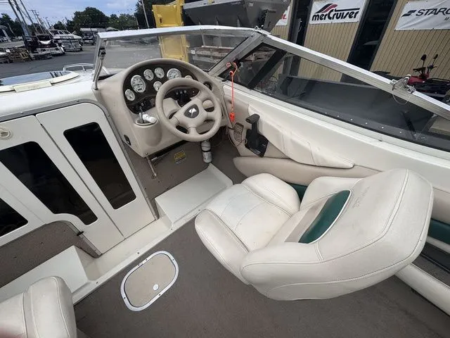 Slide: The Image of Stingray 200CS/CX 2002 - 7