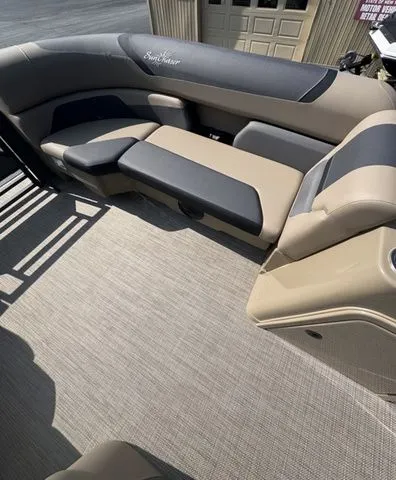 Slide: The Image of SunChaser Eclipse 23 LR DH 2026 - 18