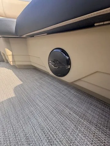 Slide: The Image of SunChaser Geneva Sport 23 LR DH 2026 - 21