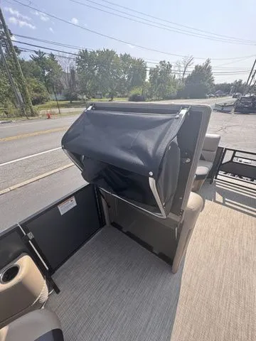 Slide: The Image of SunChaser Geneva Sport 23 LR DH Tri-Toon 2026 - 24