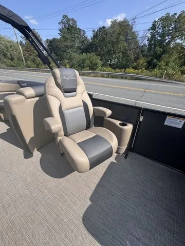 Slide: The Image of SunChaser Geneva Sport 23 LR DH Tri-Toon w/150 and Trailer 2026 - 22