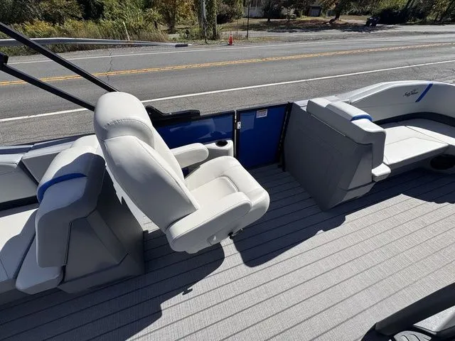 Slide: The Image of SunChaser Lucerne 22 LR DH Sport 2026 - 16