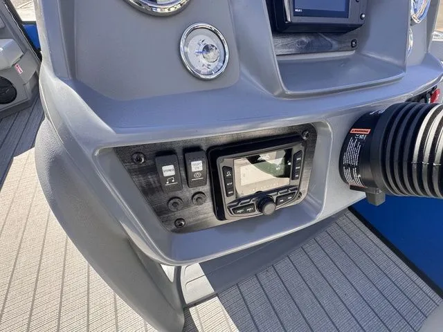 Slide: The Image of SunChaser Lucerne 22 LR DH Sport 2026 - 22