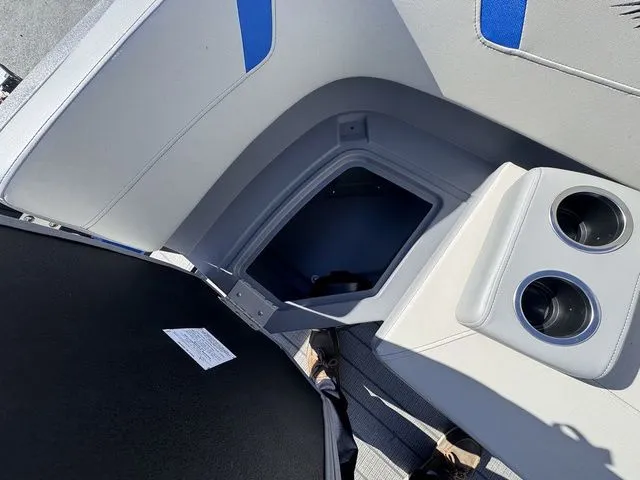 Slide: The Image of SunChaser Lucerne 22 LR DH Sport 2026 - 26