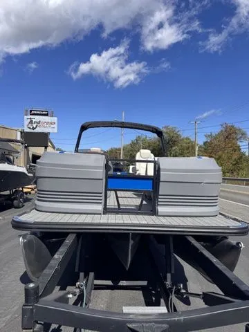 Slide: The Image of SunChaser Lucerne 22 LR DH Sport 2026 - 9