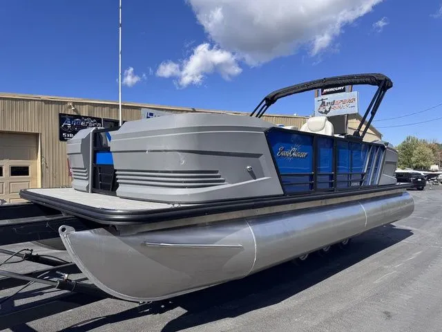 The Image of SunChaser Lucerne 22 LR DH Sport w/ 140hp & Trailer 2026 - 1