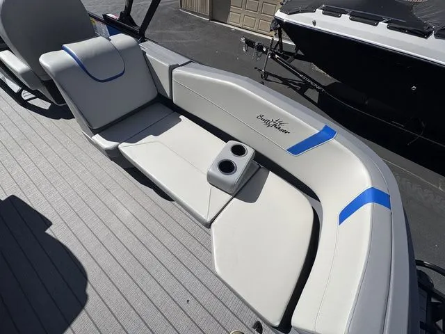 Slide: The Image of SunChaser Lucerne 22 LR DH Sport w/ 140hp & Trailer 2026 - 15