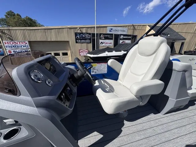 Slide: The Image of SunChaser Lucerne 22 LR DH Sport w/ 140hp & Trailer 2026 - 20