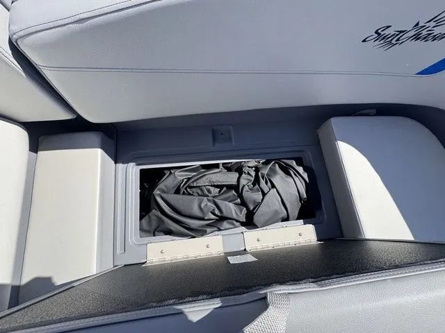 Slide: The Image of SunChaser Lucerne 22 LR DH Sport w/ 140hp & Trailer 2026 - 28