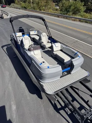 Slide: The Image of SunChaser Lucerne 22 LR DH Sport w/ 140hp & Trailer 2026 - 5