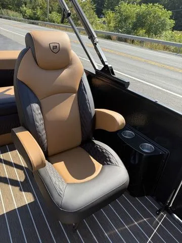 Slide: The Image of Premier 230 Solaris RL-CL PTX Tri-Toon 250hp w/Trailer 2026 - 16