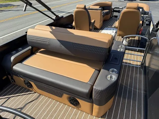 Slide: The Image of Premier 230 Solaris RL-CL PTX Tri-Toon 250hp w/Trailer 2026 - 17