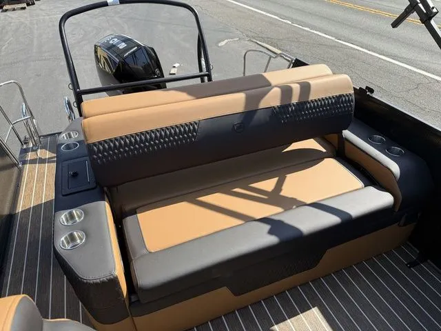 Slide: The Image of Premier 230 Solaris RL-CL PTX Tri-Toon 250hp w/Trailer 2026 - 18