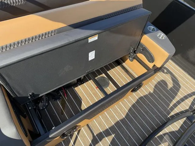 Slide: The Image of Premier 230 Solaris RL-CL PTX Tri-Toon 250hp w/Trailer 2026 - 19