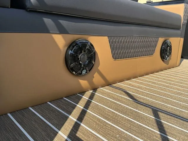 Slide: The Image of Premier 230 Solaris RL-CL PTX Tri-Toon 250hp w/Trailer 2026 - 30