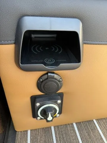 Slide: The Image of Premier 230 Solaris RL-CL PTX Tri-Toon 250hp w/Trailer 2026 - 31