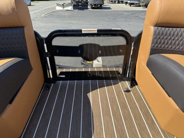 Slide: The Image of Premier 230 Solaris RL-CL PTX Tri-Toon 250hp w/Trailer 2026 - 32