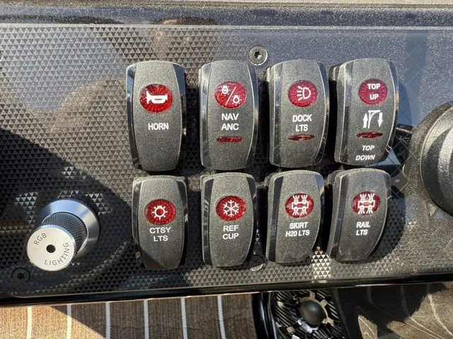 Slide: The Image of Premier 230 Solaris RL-CL PTX Tri-Toon 250hp w/Trailer 2026 - 37