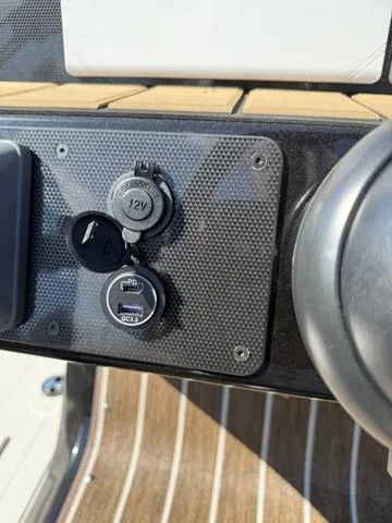 Slide: The Image of Premier 230 Solaris RL-CL PTX Tri-Toon 250hp w/Trailer 2026 - 39