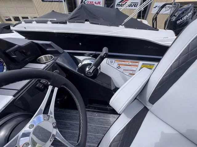 Slide: The Image of Premier 230 Sunsation RL-CL PTX Tri-Toon 200hp w/Trailer 2026 - 15