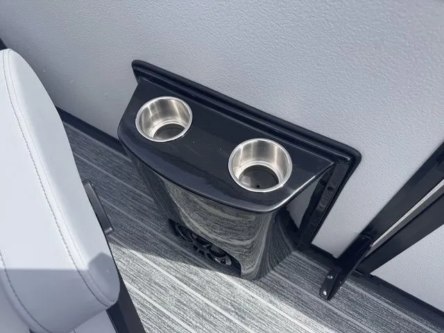 Slide: The Image of Premier 230 Sunsation RL-CL PTX Tri-Toon 200hp w/Trailer 2026 - 17