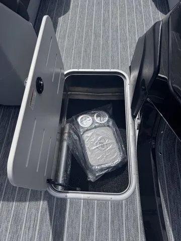 Slide: The Image of Premier 230 Sunsation RL-CL PTX Tri-Toon 200hp w/Trailer 2026 - 19