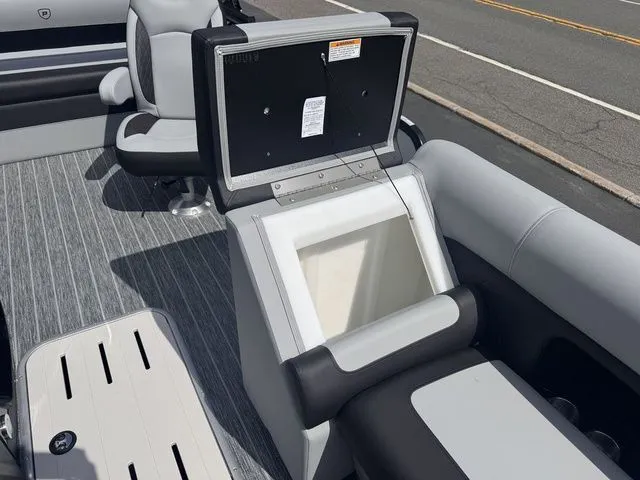 Slide: The Image of Premier 230 Sunsation RL-CL PTX Tri-Toon 200hp w/Trailer 2026 - 23