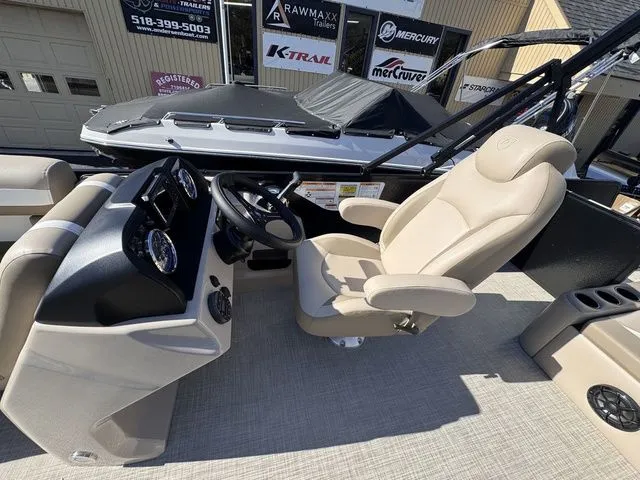 Slide: The Image of Premier 220 Sunscape RL-CL PTX Tri-Toon 150hp w/Trailer 2026 - 12