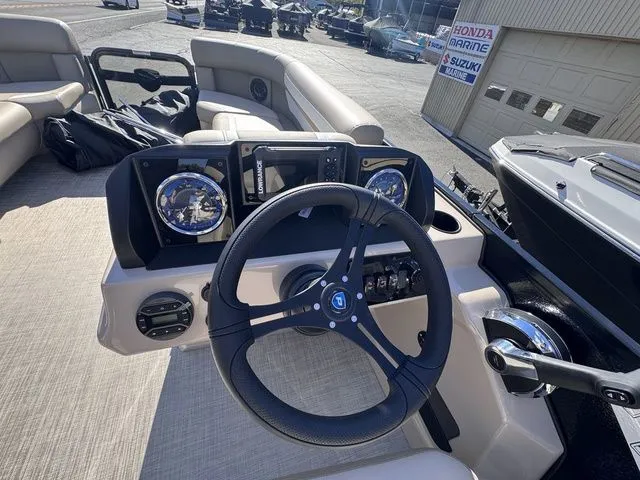 Slide: The Image of Premier 220 Sunscape RL-CL PTX Tri-Toon 150hp w/Trailer 2026 - 13