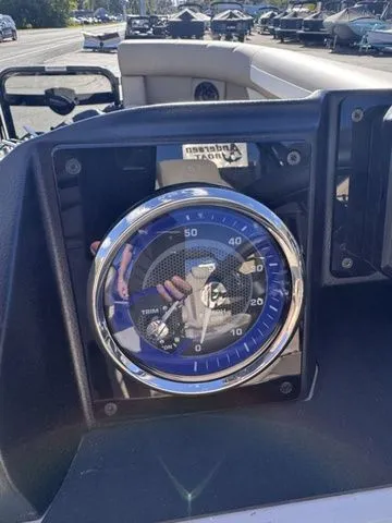 Slide: The Image of Premier 220 Sunscape RL-CL PTX Tri-Toon 150hp w/Trailer 2026 - 16