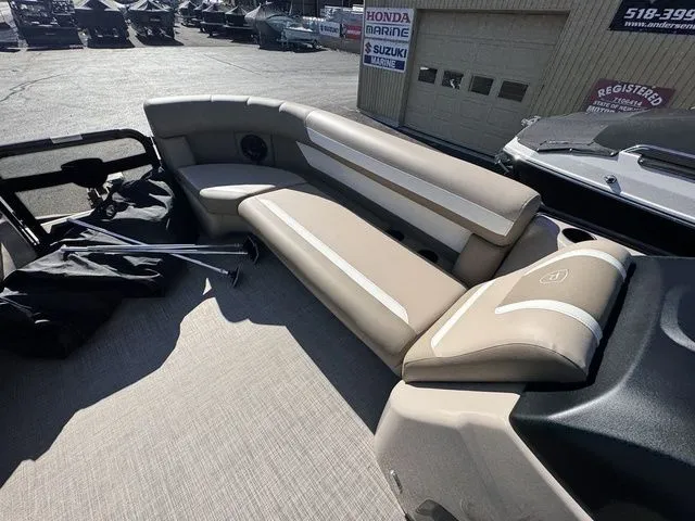 Slide: The Image of Premier 220 Sunscape RL-CL PTX Tri-Toon 150hp w/Trailer 2026 - 18