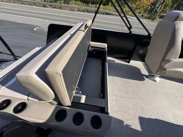 Slide: The Image of Premier 220 Sunscape RL-CL PTX Tri-Toon 150hp w/Trailer 2026 - 22