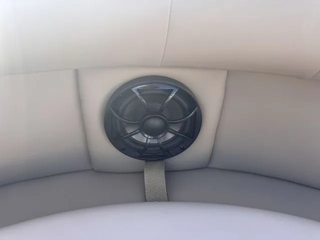 Slide: The Image of Premier 220 Sunscape RL-CL PTX Tri-Toon 150hp w/Trailer 2026 - 24