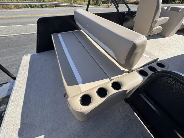 Slide: The Image of Premier 220 Sunscape RL-CL PTX Tri-Toon 150hp w/Trailer 2026 - 9