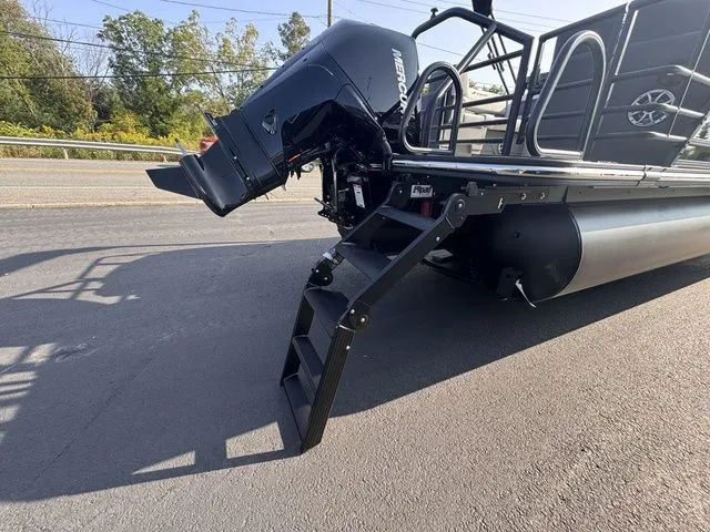 Slide: The Image of Starcraft SLS 3 R Tri-Toon Includes 200hp and Trailer 2026 - 11