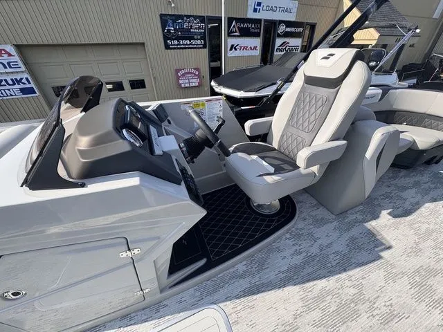 Slide: The Image of Starcraft SLS 3 R Tri-Toon Includes 200hp and Trailer 2026 - 15