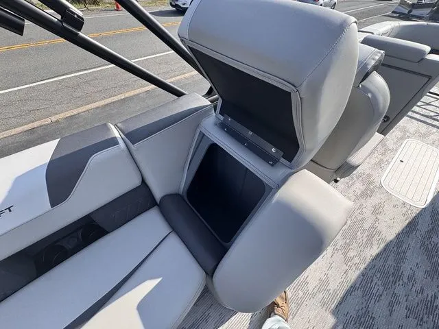 Slide: The Image of Starcraft SLS 3 R Tri-Toon Includes 200hp and Trailer 2026 - 22