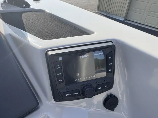 Slide: The Image of Starcraft SLS 3 R Tri-Toon Includes 200hp and Trailer 2026 - 28