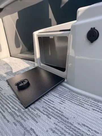 Slide: The Image of Starcraft SLS 3 R Tri-Toon Includes 200hp and Trailer 2026 - 30