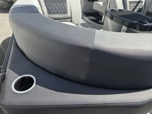 Slide: The Image of Starcraft SLS 3 R Tri-Toon Includes 200hp and Trailer 2026 - 38