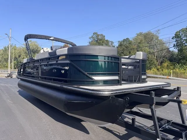 Slide: The Image of Starcraft SLS 3 R Tri-Toon Includes 200hp and Trailer 2026 - 4