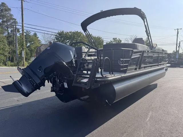 Slide: The Image of Starcraft SLS 3 R Tri-Toon Includes 200hp and Trailer 2026 - 9