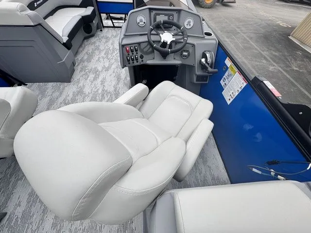 Slide: The Image of Starcraft VX 22 R DH Tritoon 150 Hp W/Trailer 2026 - 11