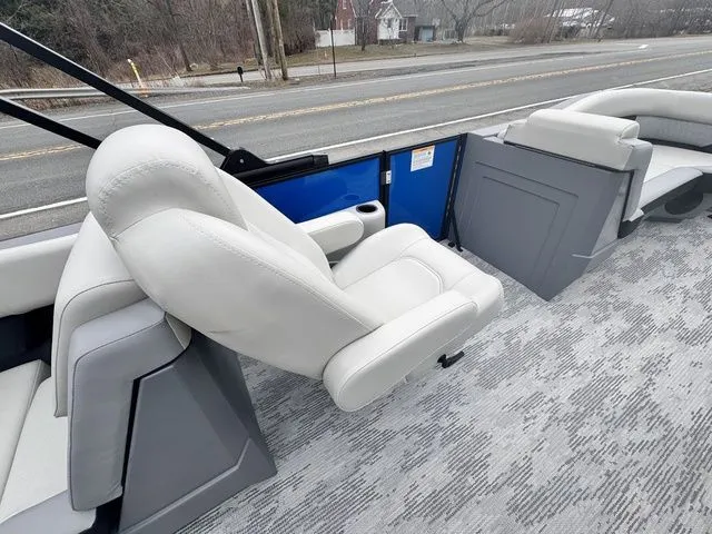 Slide: The Image of Starcraft VX 22 R DH Tritoon 150 Hp W/Trailer 2026 - 12