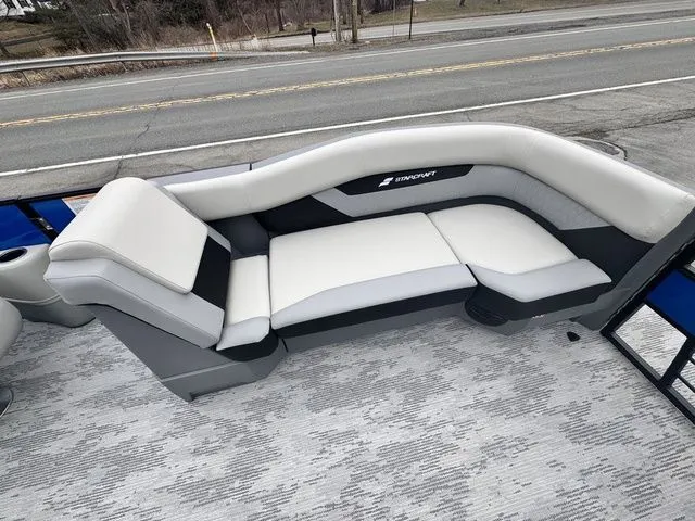 Slide: The Image of Starcraft VX 22 R DH Tritoon 150 Hp W/Trailer 2026 - 20